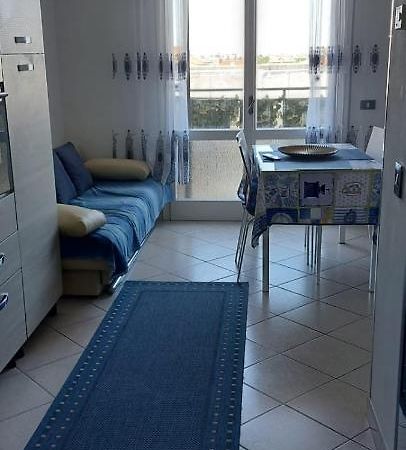 Appartamento In Sottomarina Di Чоджия Екстериор снимка